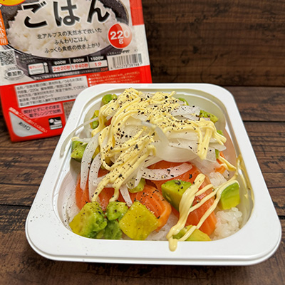サーモンアボカド丼