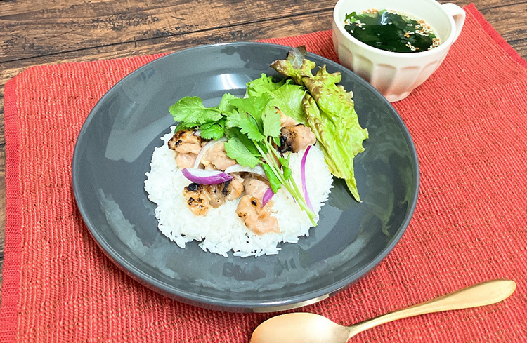 鶏の甘酢パクチー添え